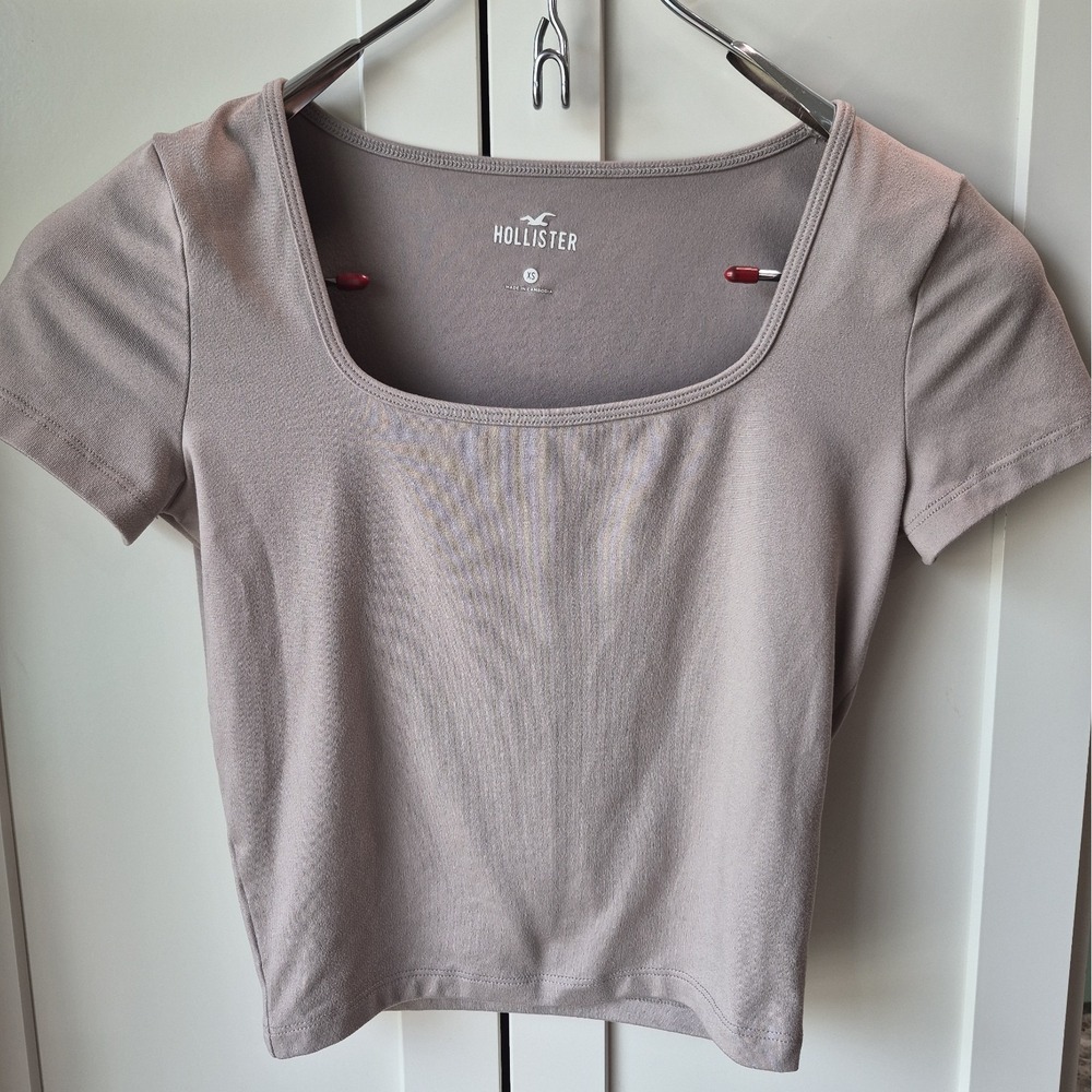 Hollister Womens Must Have Collection Crop Top light Brown Shirt Size XS Soft